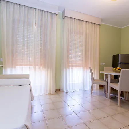 Ulivi E Palme فندق 3*